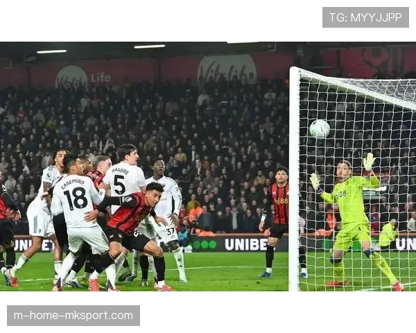 特吕费尔防守动作引争议 伯恩茅斯后卫禁区处理球需谨慎 特吕费尔防守动作引争议 伯恩茅斯后卫禁区处理球需谨慎